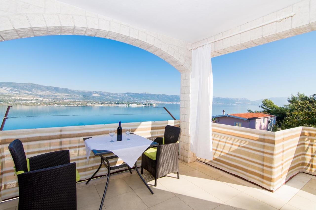 Holidays Apartments Slanada With Terrace And Sea View, Near The Beach & Town Trogir, Free Parking, Quiet Place On Peninsula Ciovo Exteriör bild