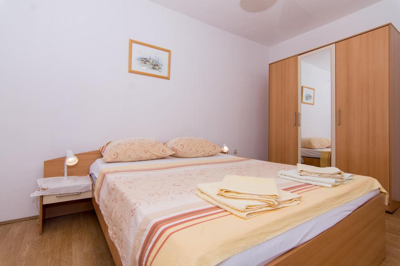 Holidays Apartments Slanada With Terrace And Sea View, Near The Beach & Town Trogir, Free Parking, Quiet Place On Peninsula Ciovo Exteriör bild