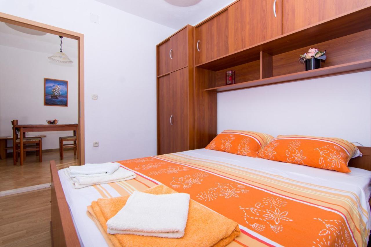 Holidays Apartments Slanada With Terrace And Sea View, Near The Beach & Town Trogir, Free Parking, Quiet Place On Peninsula Ciovo Exteriör bild