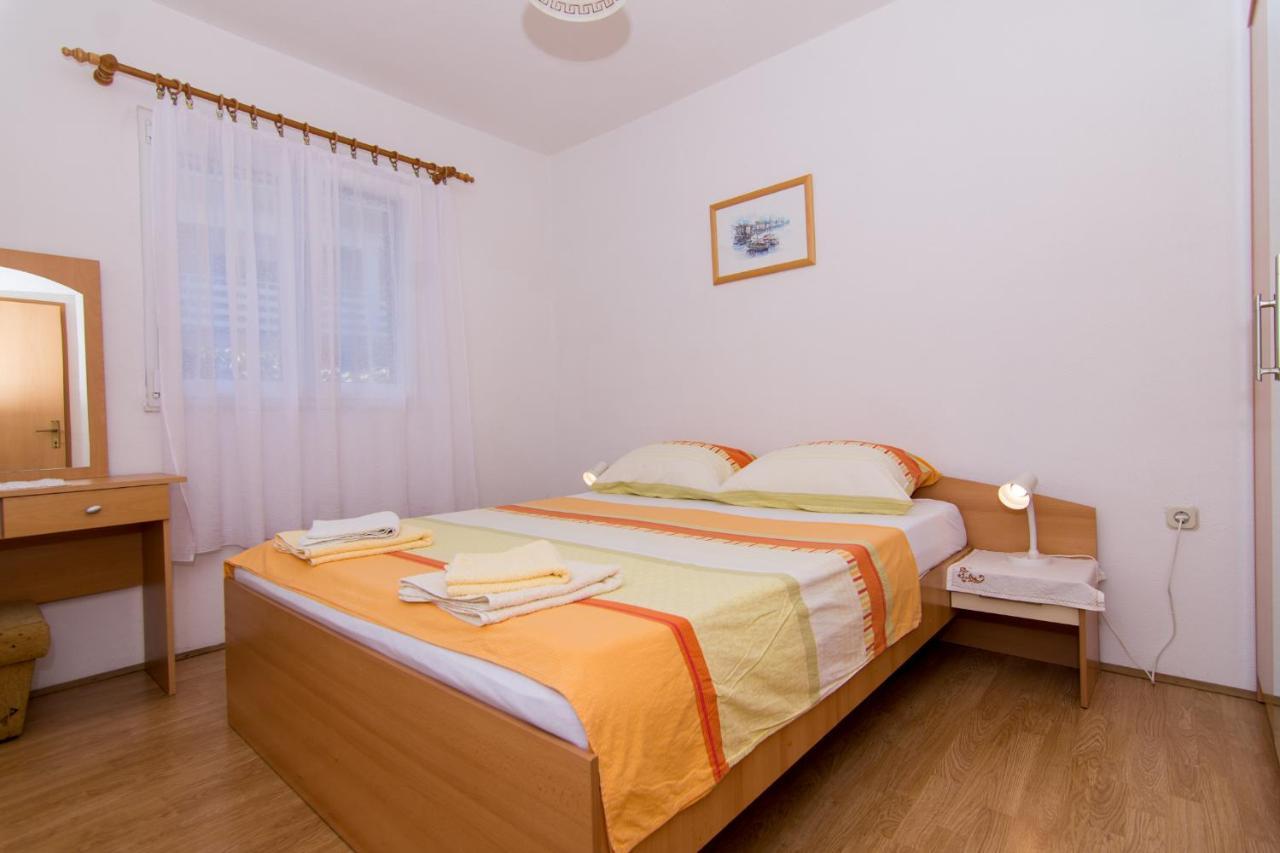 Holidays Apartments Slanada With Terrace And Sea View, Near The Beach & Town Trogir, Free Parking, Quiet Place On Peninsula Ciovo Exteriör bild